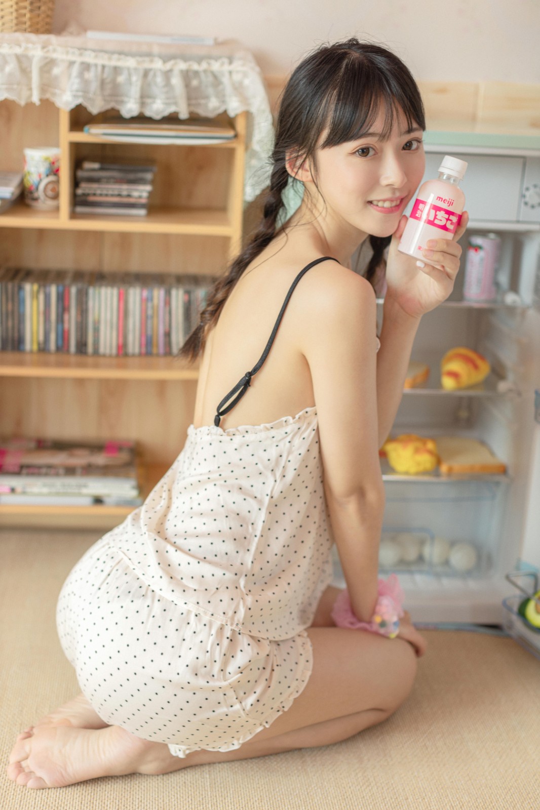 夏日清新邻家女孩居家私拍，青涩的青春带着初恋的味道
